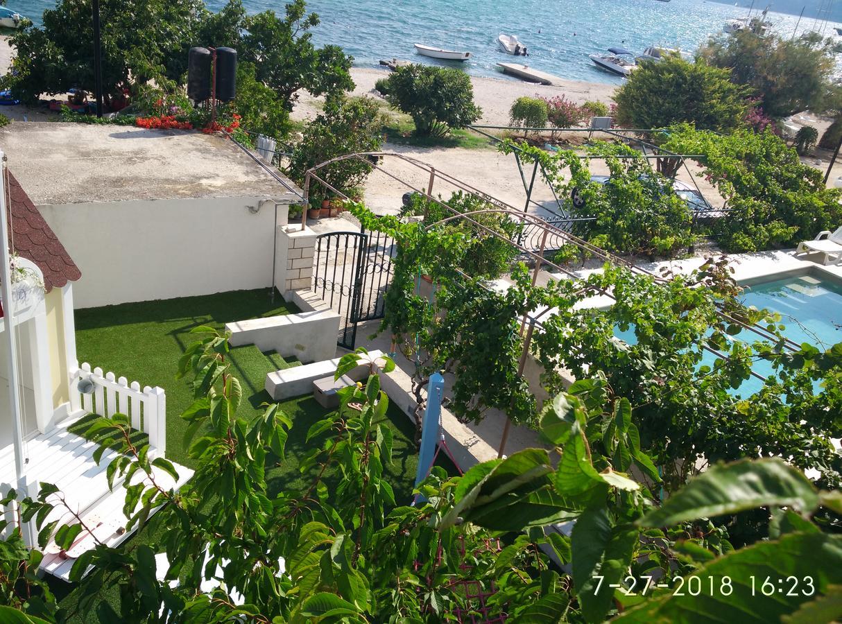 Apartments Gina โตรกีร์ ภายนอก รูปภาพ
