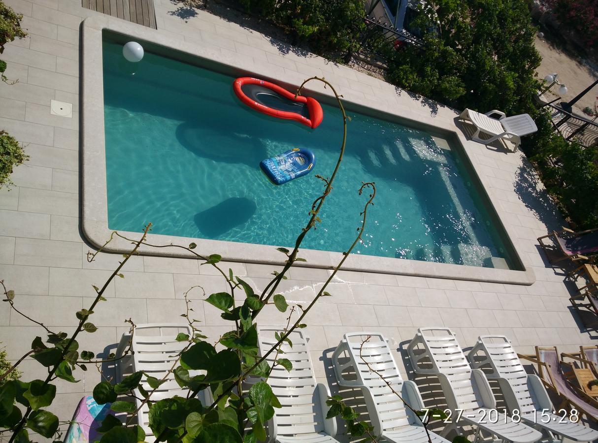 Apartments Gina โตรกีร์ ภายนอก รูปภาพ