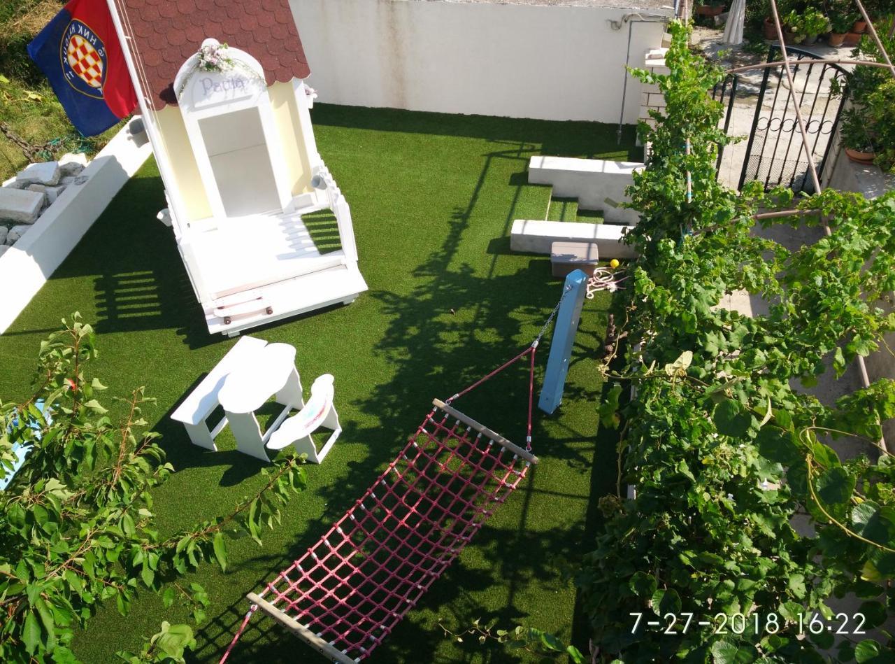 Apartments Gina โตรกีร์ ภายนอก รูปภาพ