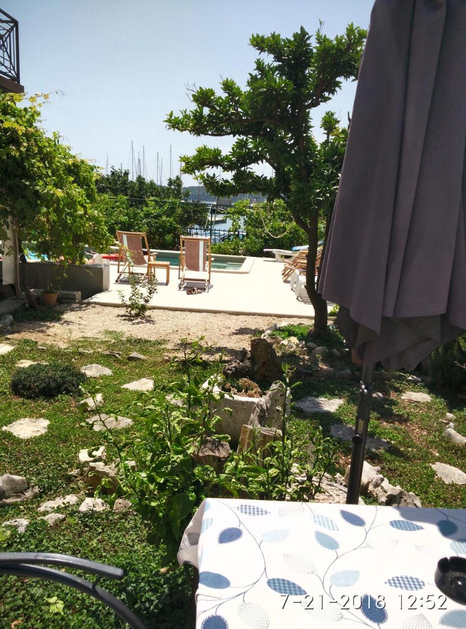 Apartments Gina โตรกีร์ ภายนอก รูปภาพ