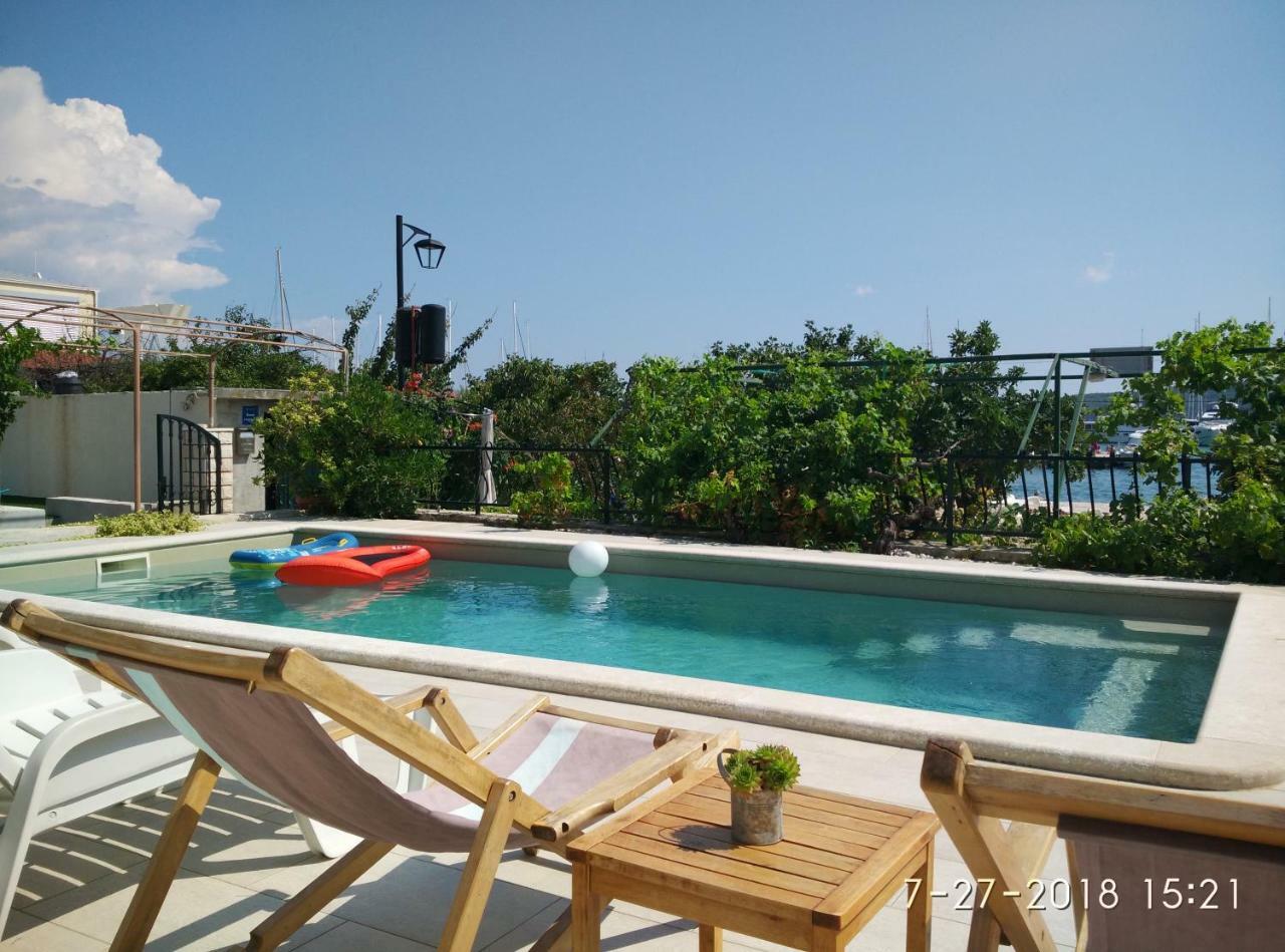 Apartments Gina โตรกีร์ ภายนอก รูปภาพ