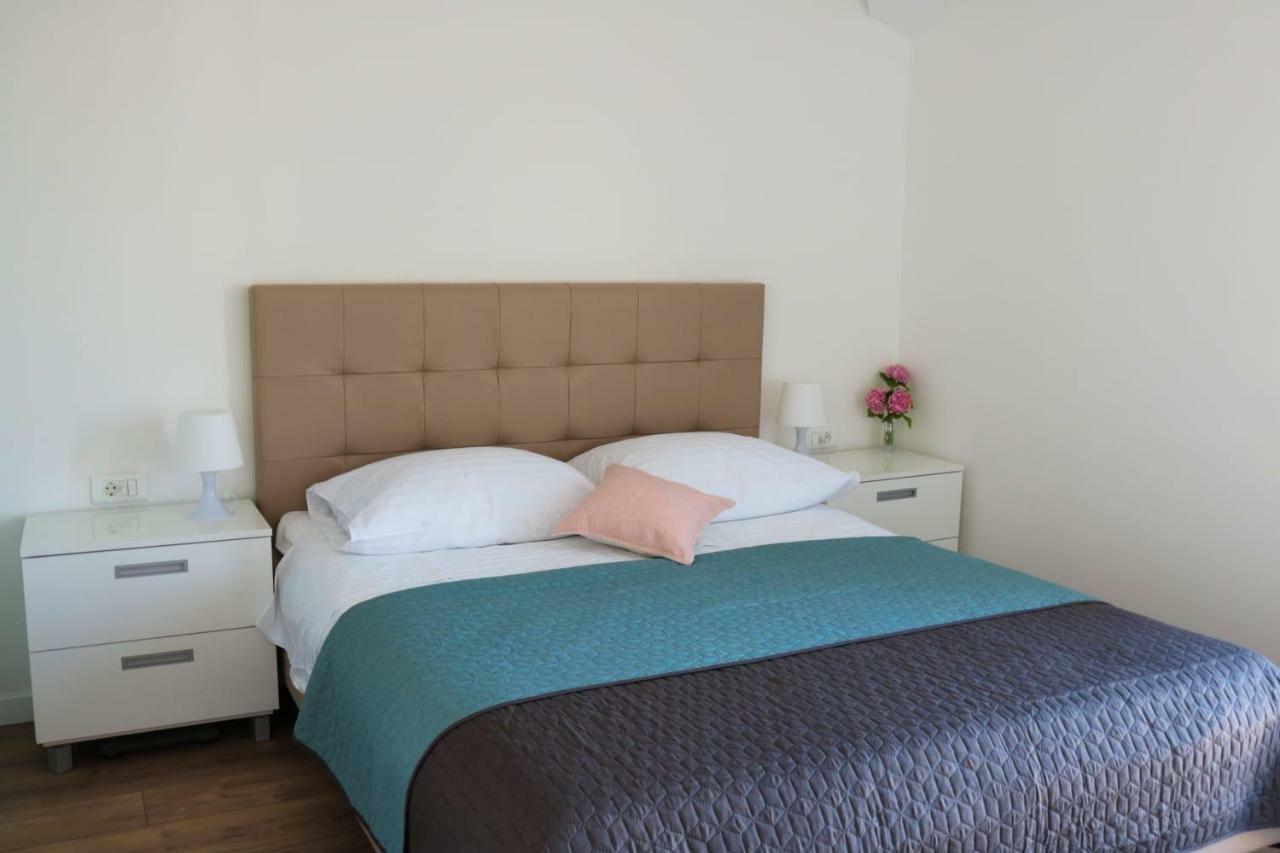 Apartments Gina โตรกีร์ ภายนอก รูปภาพ
