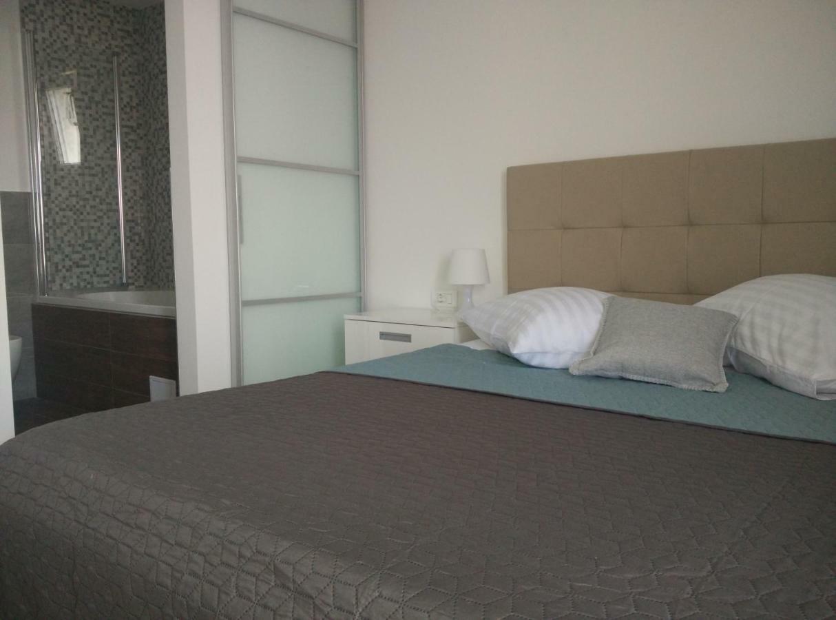 Apartments Gina โตรกีร์ ภายนอก รูปภาพ