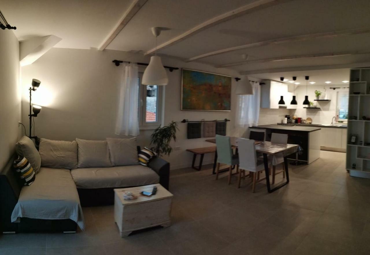 Apartments Gina โตรกีร์ ภายนอก รูปภาพ