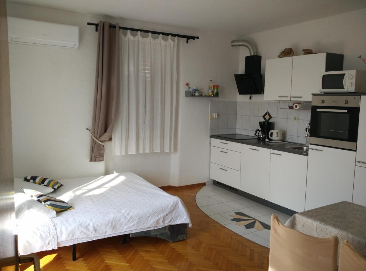 Apartments Gina โตรกีร์ ภายนอก รูปภาพ